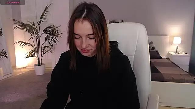 Bellla_Haddid on StripChat 