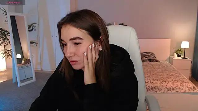 Bellla_Haddid on StripChat 