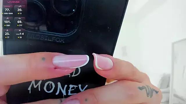 Bubbledoll7 on StripChat 