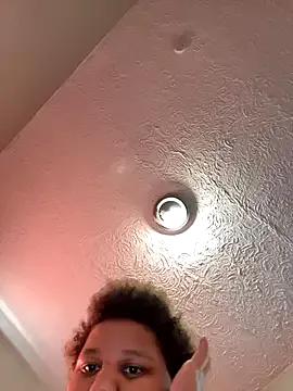 chocolate_bella on StripChat 