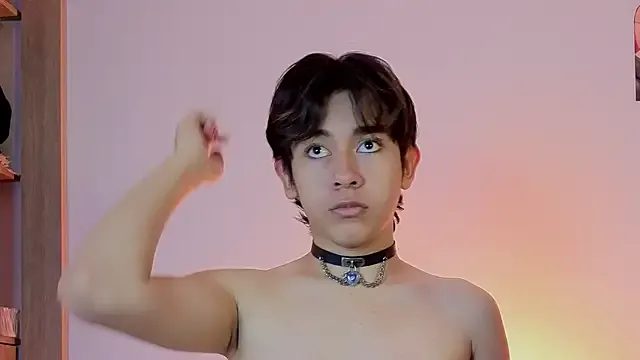 Darcy_and_Stolas — French kiss