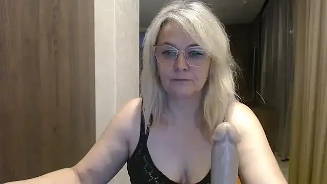 EleanoraDream on StripChat 