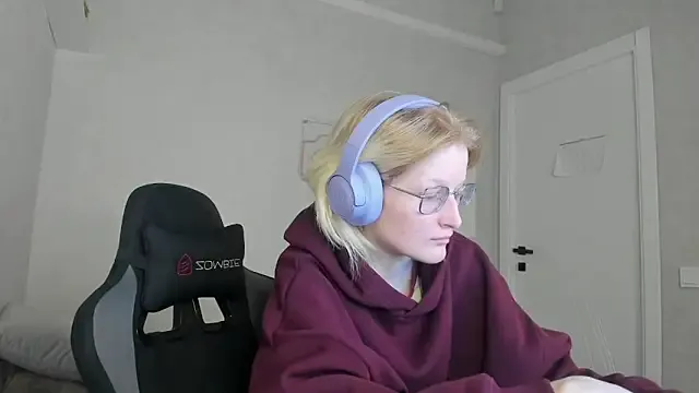 ElizabethHarpper — show belly