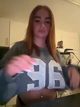 Ellieskyyee1 on StripChat 