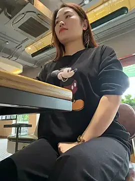 Emily_9xx — make me pussy wet in the cafe