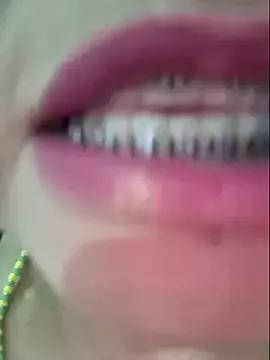 gatadeojosclaros on StripChat