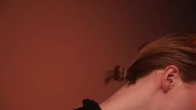 ginger_hugs on StripChat 