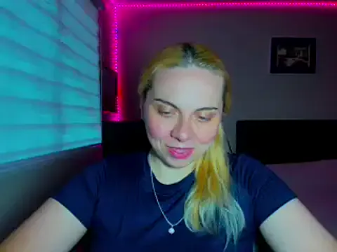 HappyIva on StripChat 