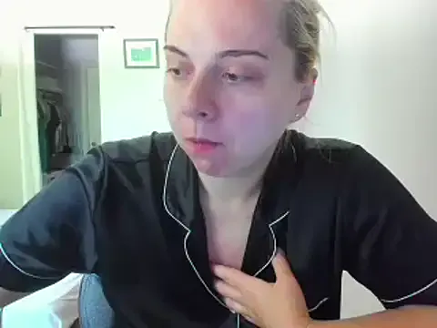 HappyIva on StripChat 