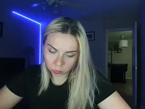 HappyIva on StripChat 