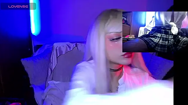 HollyDominic on StripChat 