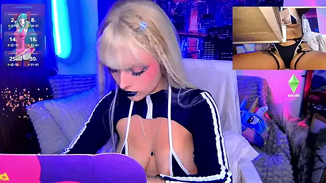 HollyDominic on StripChat 