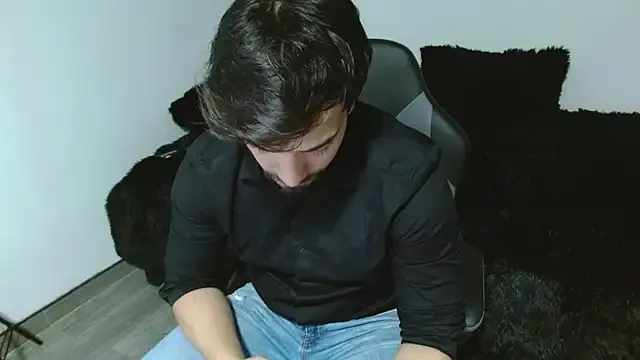 Ian_Daviz — show dick + foreskin play