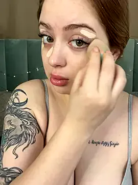 KellyMoors on StripChat 