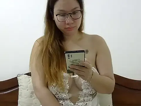 Kiko_sunflower on StripChat 