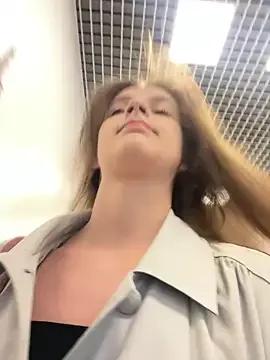 KittyQueeny on StripChat 