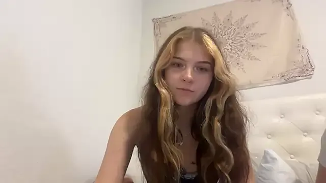 kykybaby4444 on StripChat 