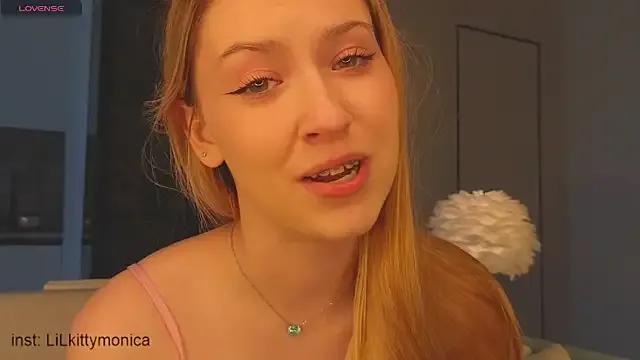 lilkittymonica on StripChat 