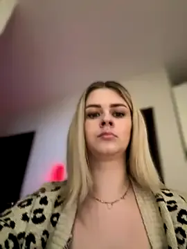 Love_Bri — Naked and dildo play