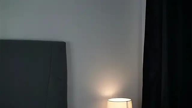 LowOncoming on StripChat 