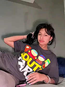 lynn9000 on StripChat 