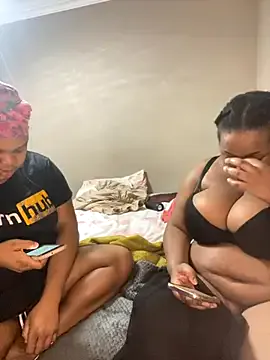 Missmoox24 on StripChat 