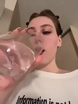 Molli_Luv — 1. Make my ass very red! x20