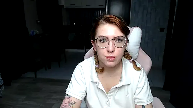 Reginasmilee — NAKED