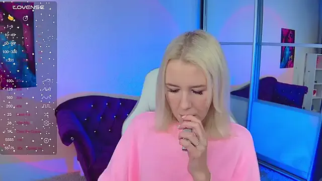 Selenatrend on StripChat 