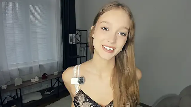 SerrenaAa on StripChat 