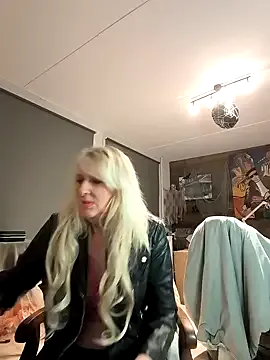 SexyMilfTascha — flash boobs