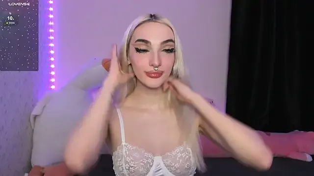 succubantra — 5 squats on camera without panties