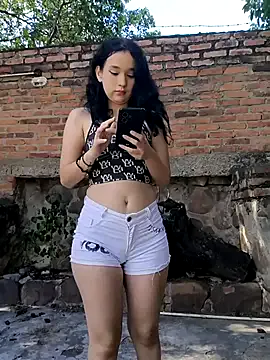 sweet_outdoor_charm on StripChat 