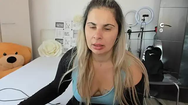 sweetemy4u on StripChat