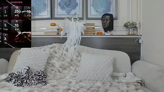 YaraXCox on StripChat 