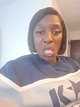 Yummychoklit on StripChat 