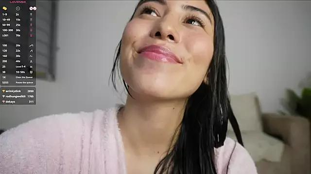 ZaaraHot on StripChat 